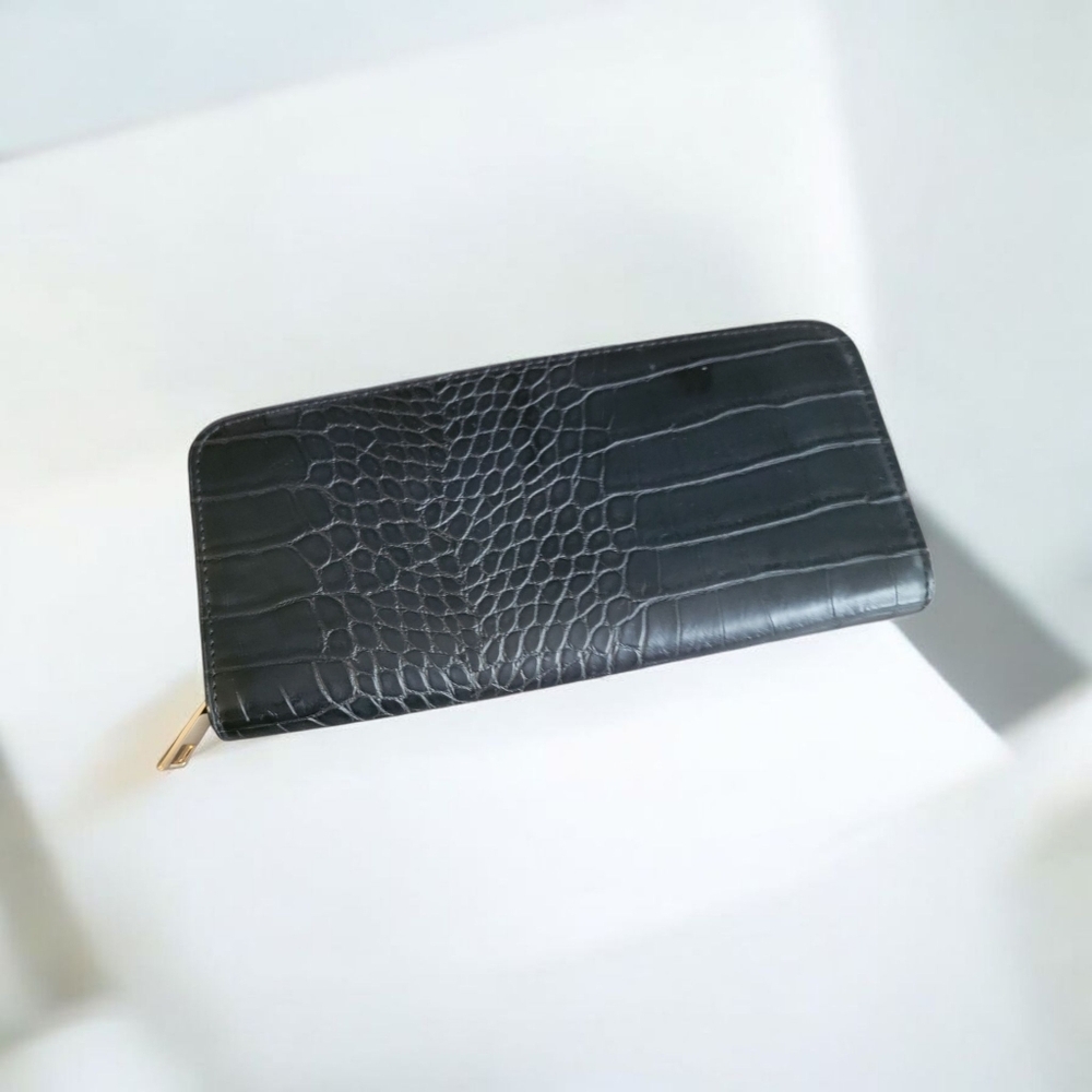Black Crocodile-Embossed Women's Wallet